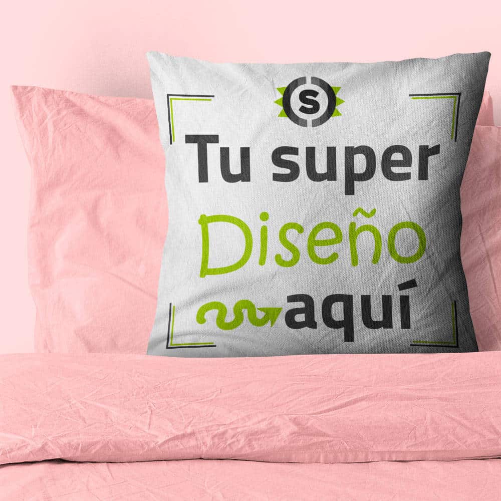 Cojín personalizable en cama rosa