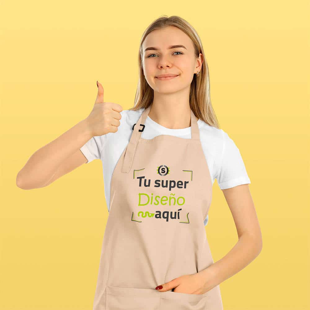 Chica con un delantal personalizable