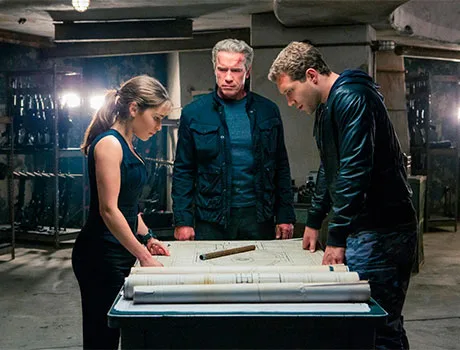 Sara, Kyle y el T-800 haciendo planes