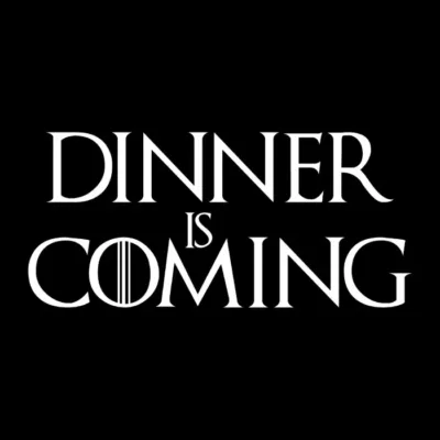 Dinner is coming. Fondo oscuro. Fondo oscuro.