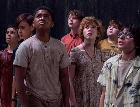 El Club de Perdedores de joven dentro de las alcantarillas