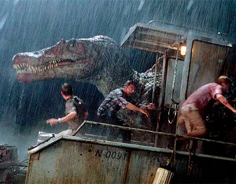 Un espinosaurio atacando al barco de nuestros protagonistas