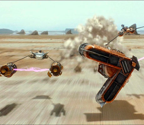 Anakin Skywalker compitiendo en una carrera de vainas