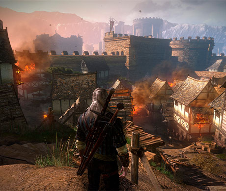 Geralt de Rivia observando como arde una ciudad en The Witcher 2