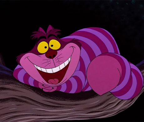 Imagen del Gato Cheshire encima de un árbol en la película de Alicia en el País de las Maravillas.