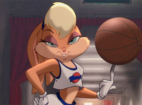 Lola Bunny con una pelota de baloncesto