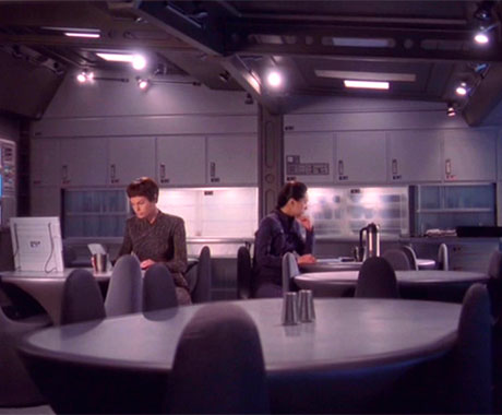 T'Pol y Hoshi en la serie Star Trek Enterprise