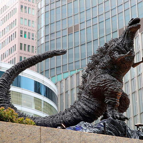 Estatua de godzilla en tokyo