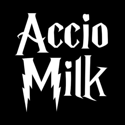 Accio milk. Fondo oscuro.