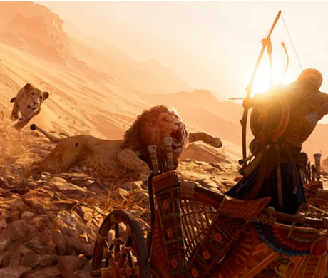 Imagen de Bayek subido a un carro cazando leones con su arco en el juego Assassin's Creed: Origins.