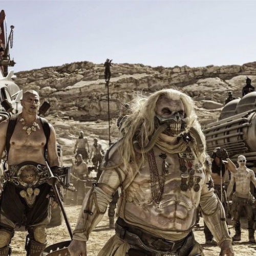 Fotografía de immortan joe junto a sus séquitos en la película mad max: fury road