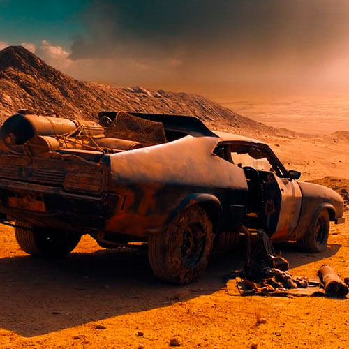 Imagen del ford interceptor de max en la película mad max: fury road.
