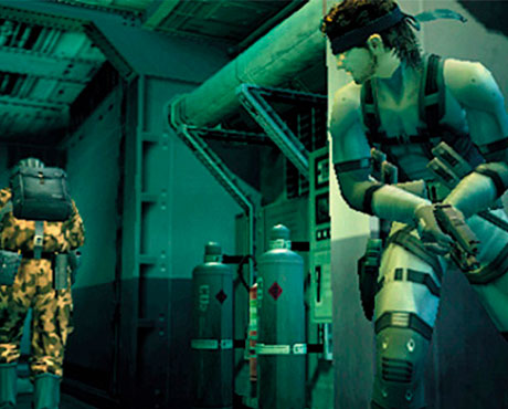 Imagen de Snake asomándose por una esquina vigilando un soldado en el juego Metal Gear Solid 2: Sons of Liberty.