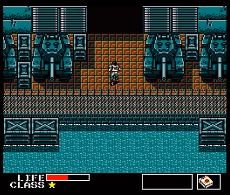 Imagen de Snake en una base militar en el juego Metal Gear de 1987.