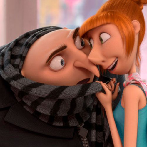 Imagen de lucy wilde tirando de gru por su bufanda mientras le habla en la película gru: mi villano favorito 2.