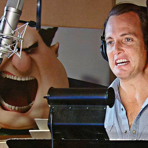 Imagen de will arnett grabando la voz de su personaje el sr. Perkins en la película gru: mi villano favorito.