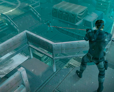 Imagen de Snake apuntando su arma a un soldado en el juego Metal Gear Solid: The Twin Snakes.