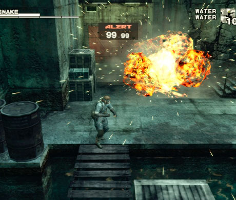Imagen de Snake al lado de una explosión de granada en el juego Metal Gear Solid 3: Snake Eater.