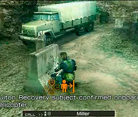 Imagen de Snake preparando la herramienta de extracción Fulton en el juego Metal Gear Peacewalker