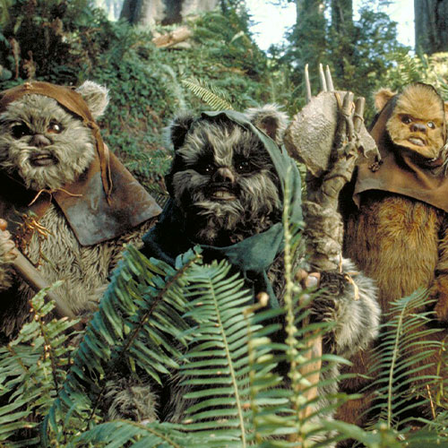 Imagen de varios ewoks de las películas de star wars.