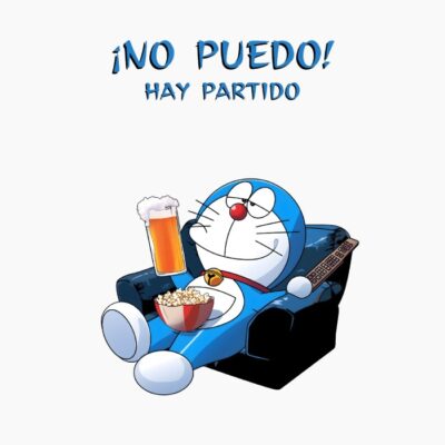 Gato anime en el sofá viendo un partido