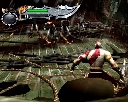 Imagen de Kratos luchando contra varios enemigos en un barco en el juego God of War.