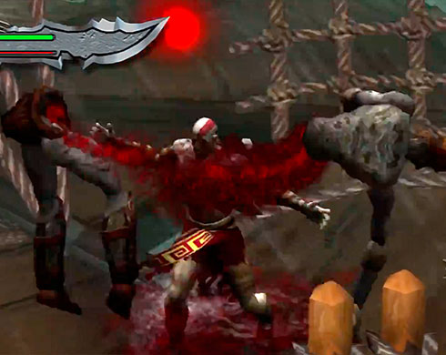 Imagen de Kratos partiendo a un enemigo por la mitad con sus manos en el juego God of War.