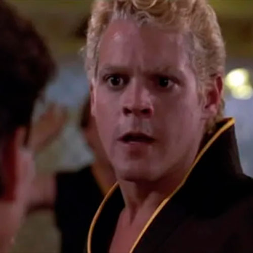 Imagen de chad mcqueen interpretando a dutch en la película the karate kid.