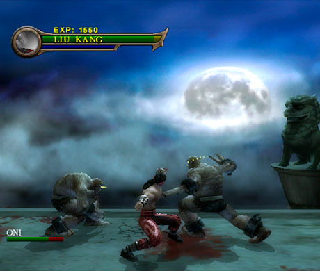 Imagen de Liu Kang enfrentándose a varios enemigos en el juego Mortal Kombat: Shaolin Monks.