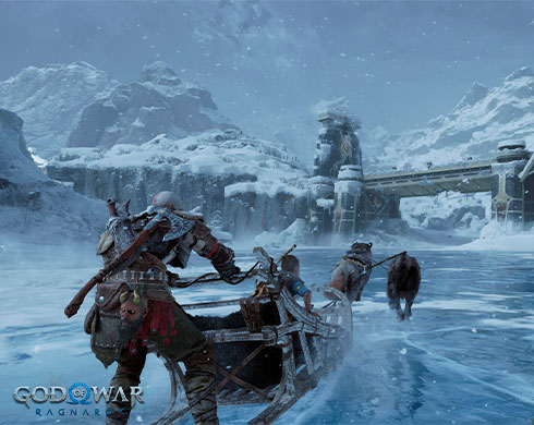 Imagen de Kratos y Atreus viajando por trineo en el Juego God of War Ragnarök.