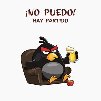 Black Pájaro Cabreado, con una cerveza y palomitas en el sofá viendo el partido